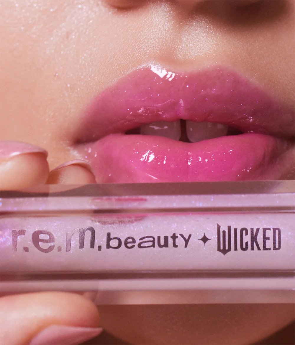 r.e.m. beauty x Wicked Collection — EXTRA MAGIC MINUTES